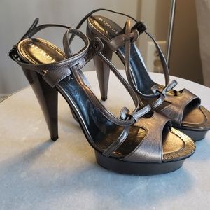 Metalic strappy platform